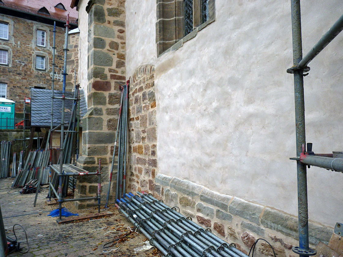 Abbau des Gerüstes an der Südseite (Foto: Karl-Franz Thiede)
